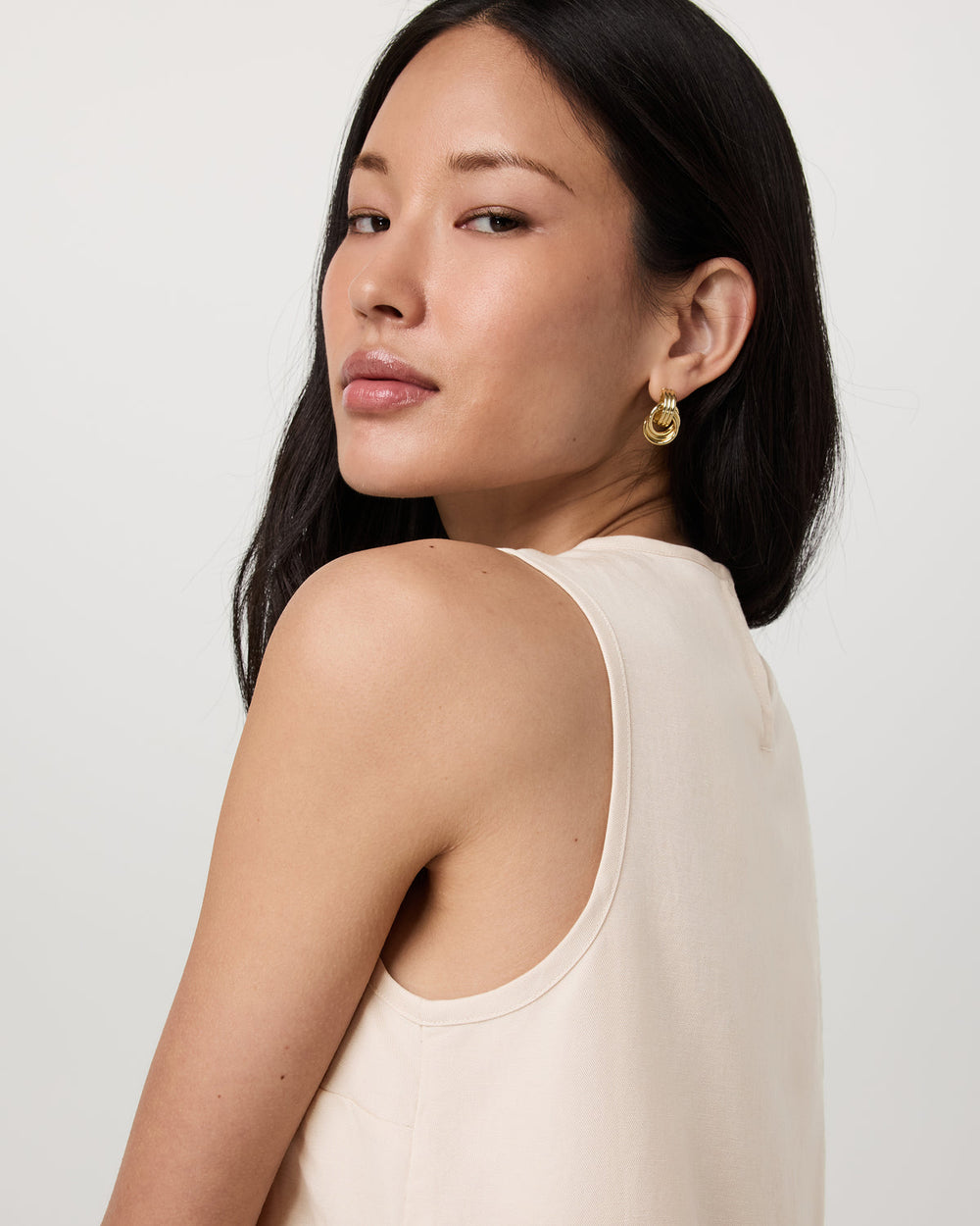 Trestles Twill Crop Tank Women's Sand Dollar Tank Top | Vuori Outlet