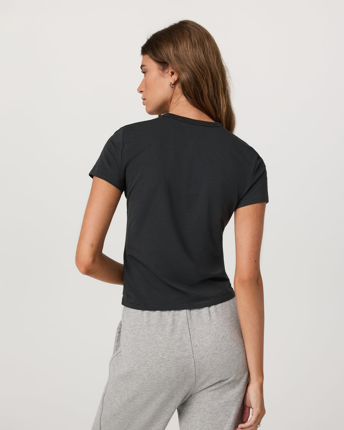 Short Sleeve Feather Classic Tee Washed Black T-Shirt | Vuori