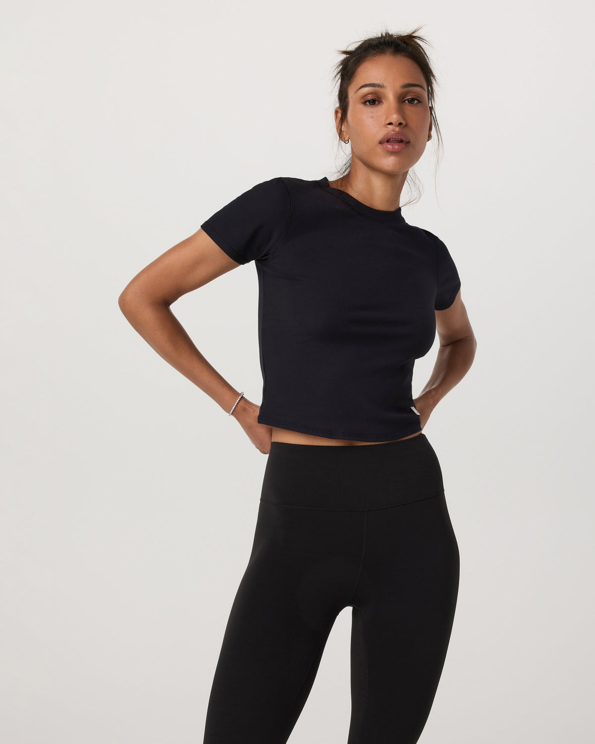 Pose Fitted Tee Women's Black Fitted Shirt | Vuori Sale
