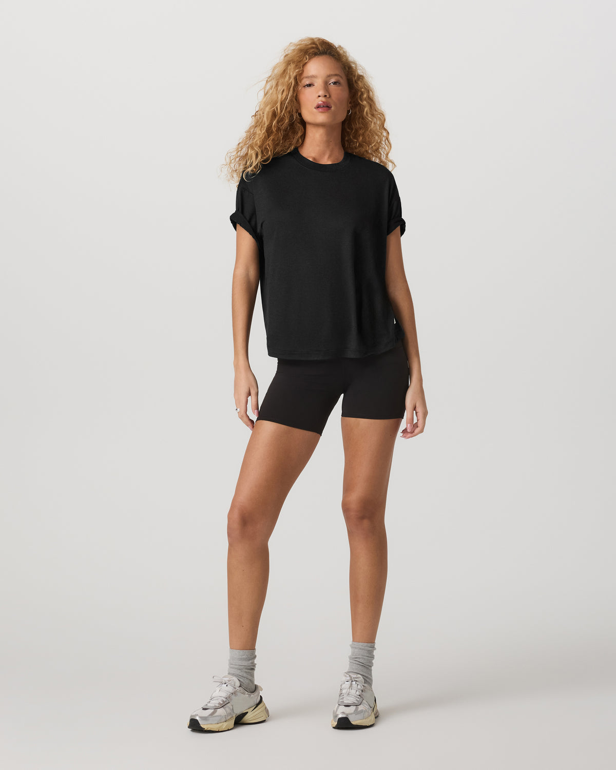 Energy Long Tee Women's Black Heather Fitness Tee Shirt | Vuori Clothing