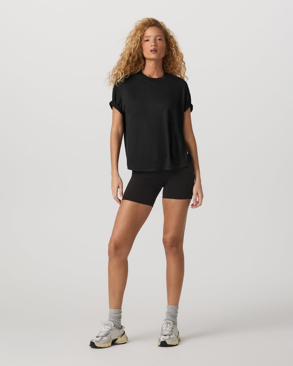 Energy Long Tee Women's Black Heather Fitness Tee Shirt | Vuori Clothing