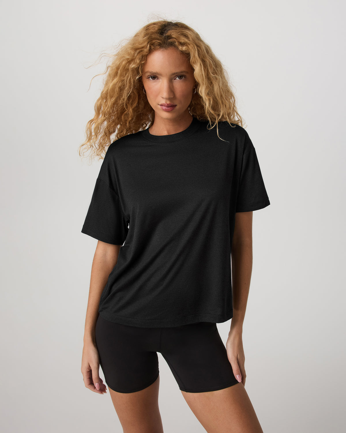 Energy Long Tee Women's Black Heather Fitness Tee Shirt | Vuori Clothing