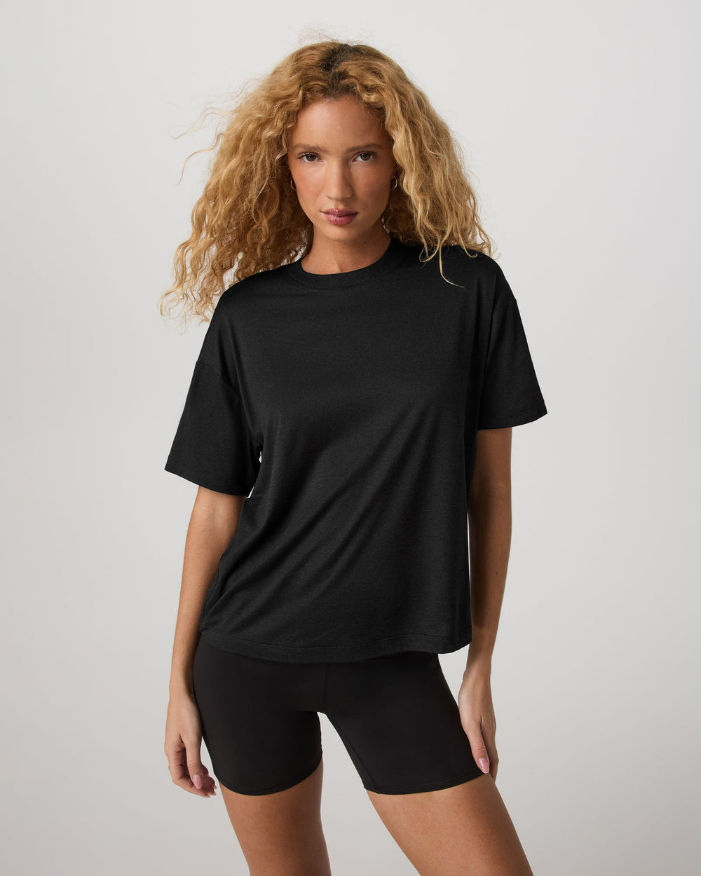 Energy Long Tee Women's Black Heather Fitness Tee Shirt | Vuori Clothing