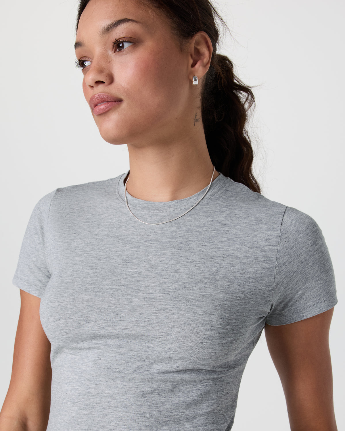 Feather Baby Tee Light Heather Grey | Vuori