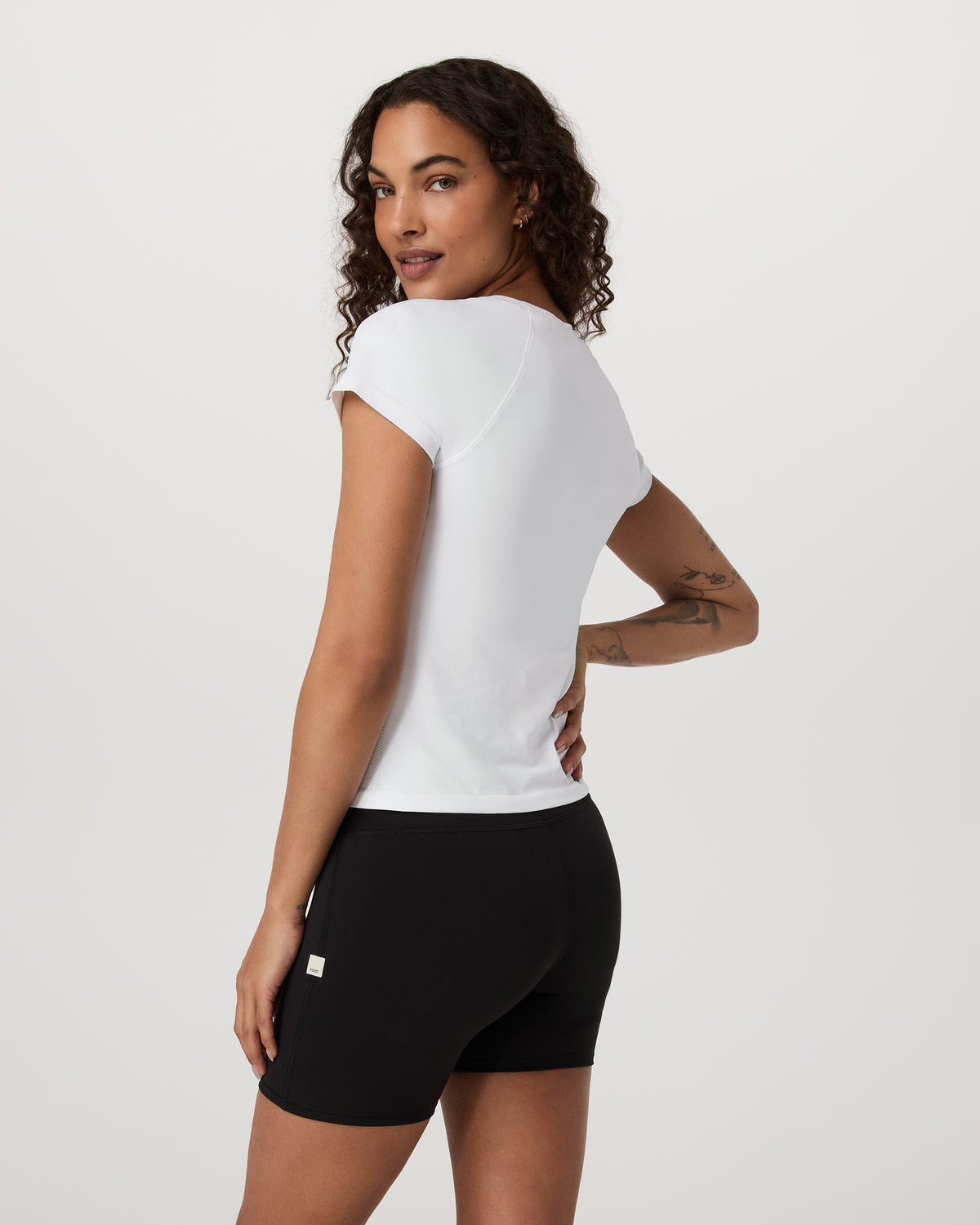 Short Sleeve Seamless Surge Tee White | Vuori US