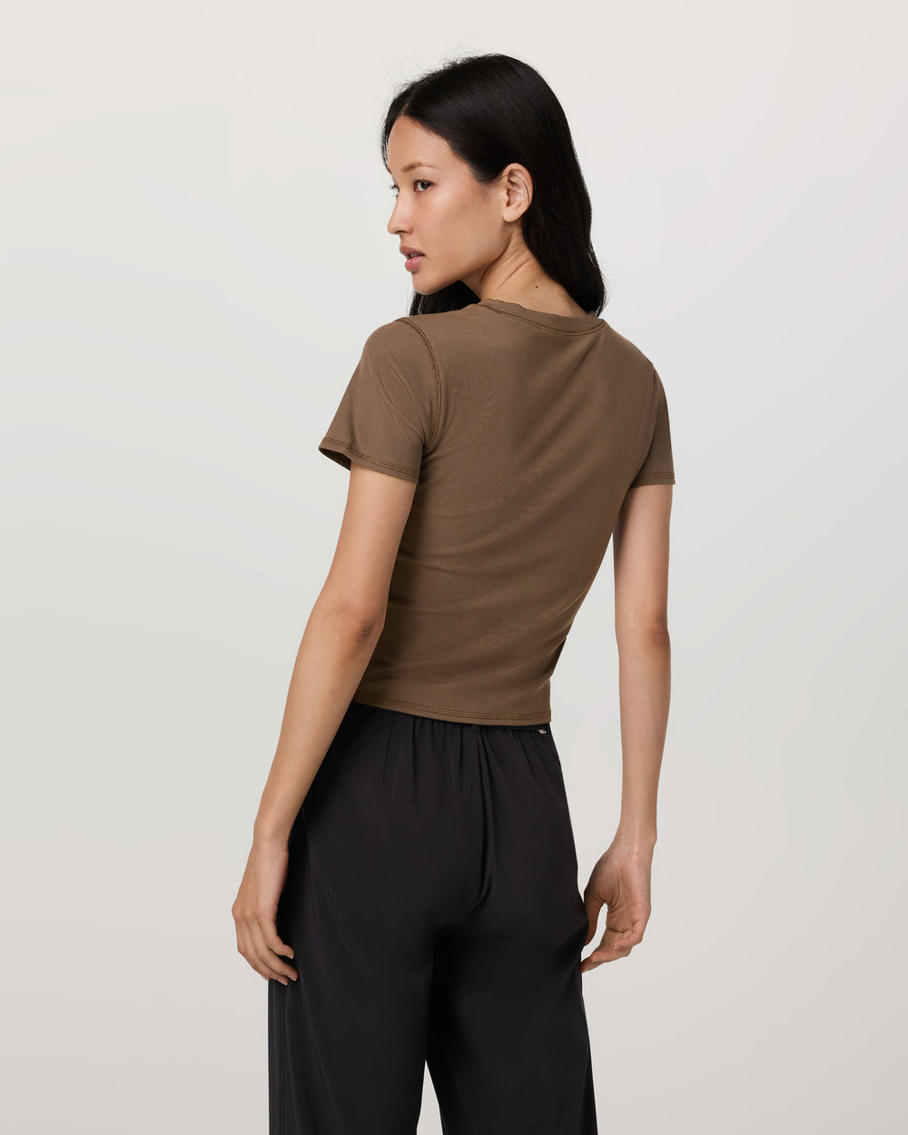 Pose Fitted Tee Women's Espresso T-Shirt | Vuori On sale