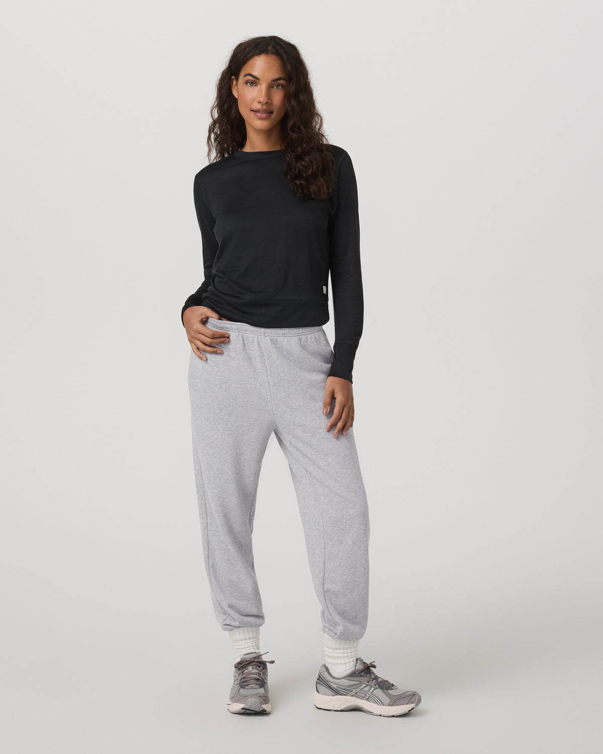 Daydream Crew Lightweight Black Long Sleeve Shirt | Vuori Outlet