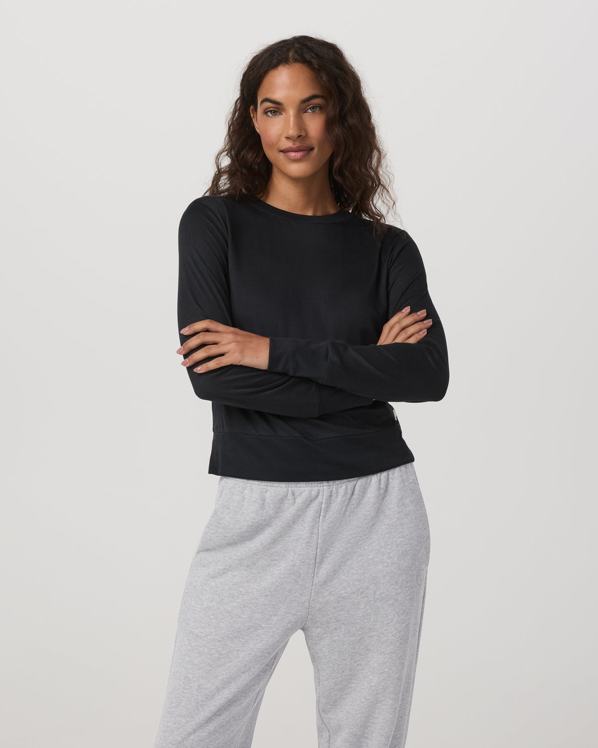 Daydream Crew Lightweight Black Long Sleeve Shirt | Vuori Outlet