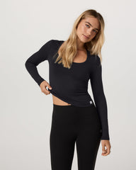 Women's Long Sleeve Halo Essential Scoop Solid Black | Vuori On sale