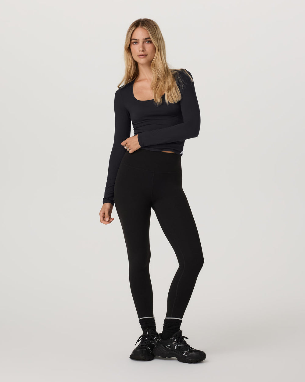 Women's Long Sleeve Halo Essential Scoop Solid Black | Vuori On sale