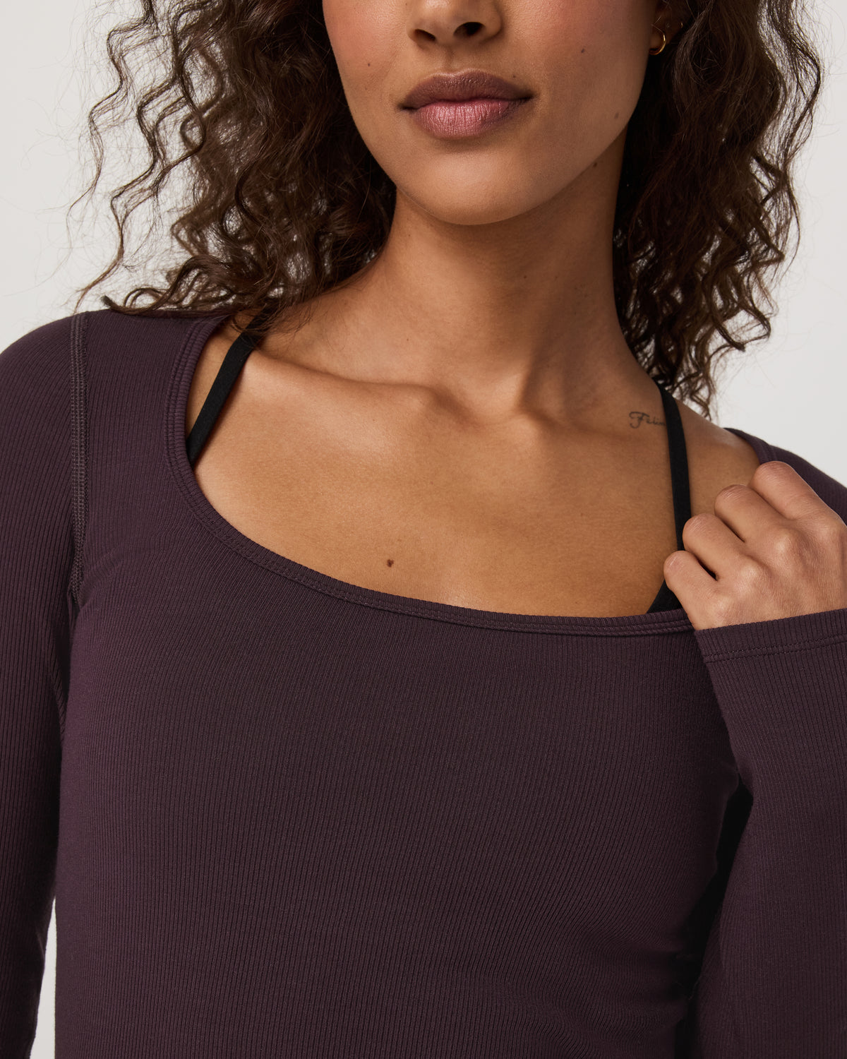 Long Sleeve Cove Ultra Scoop Women's Raisin Shirt | Vuori Clothing