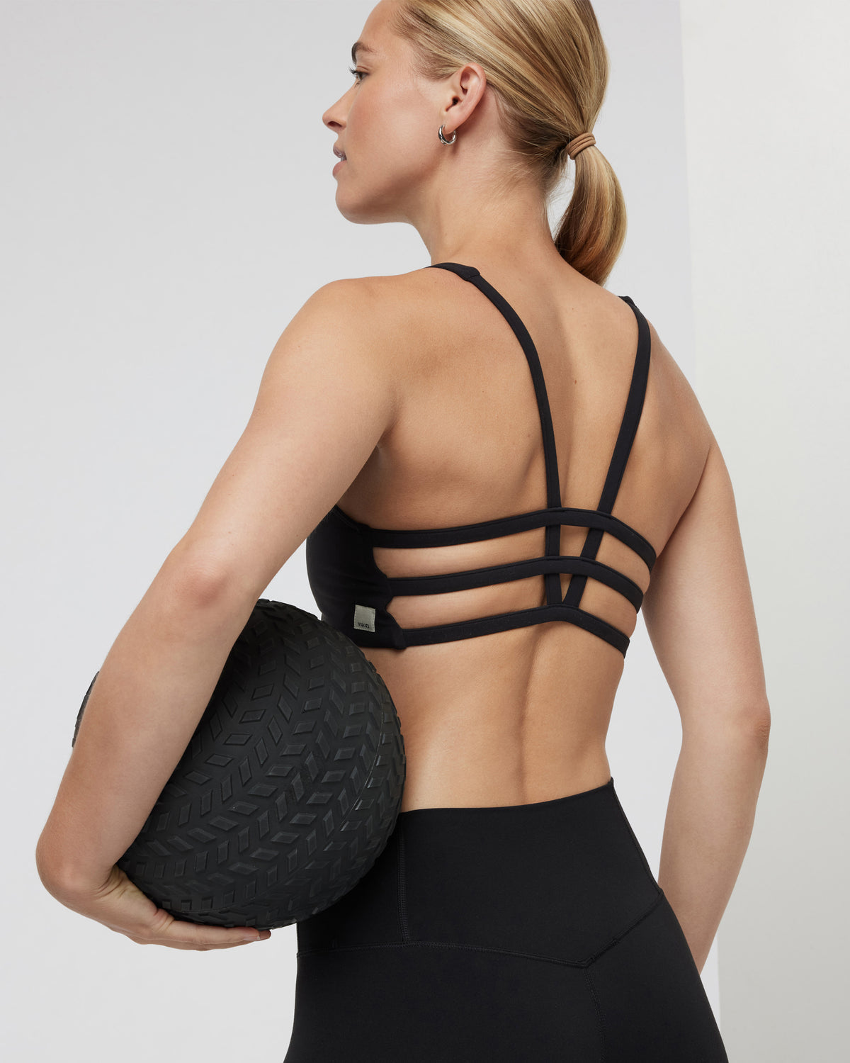 Yosemite Bra Black Strappy Sports Bra | Vuori Sale