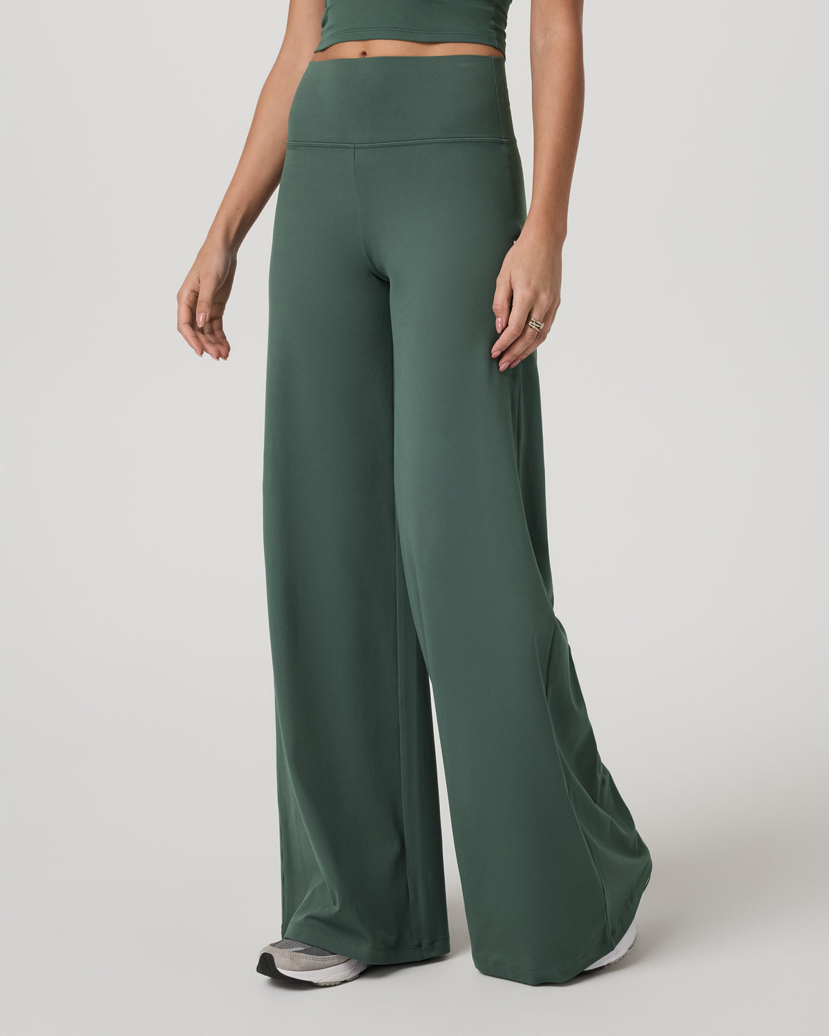 Halo Easy Wideleg Pant Women's Agate Green Wideleg Pant | Vuori Outlet