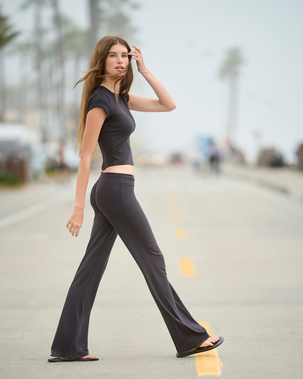 Halo Flare Pant Women's Solid Black Pants | Vuori Online