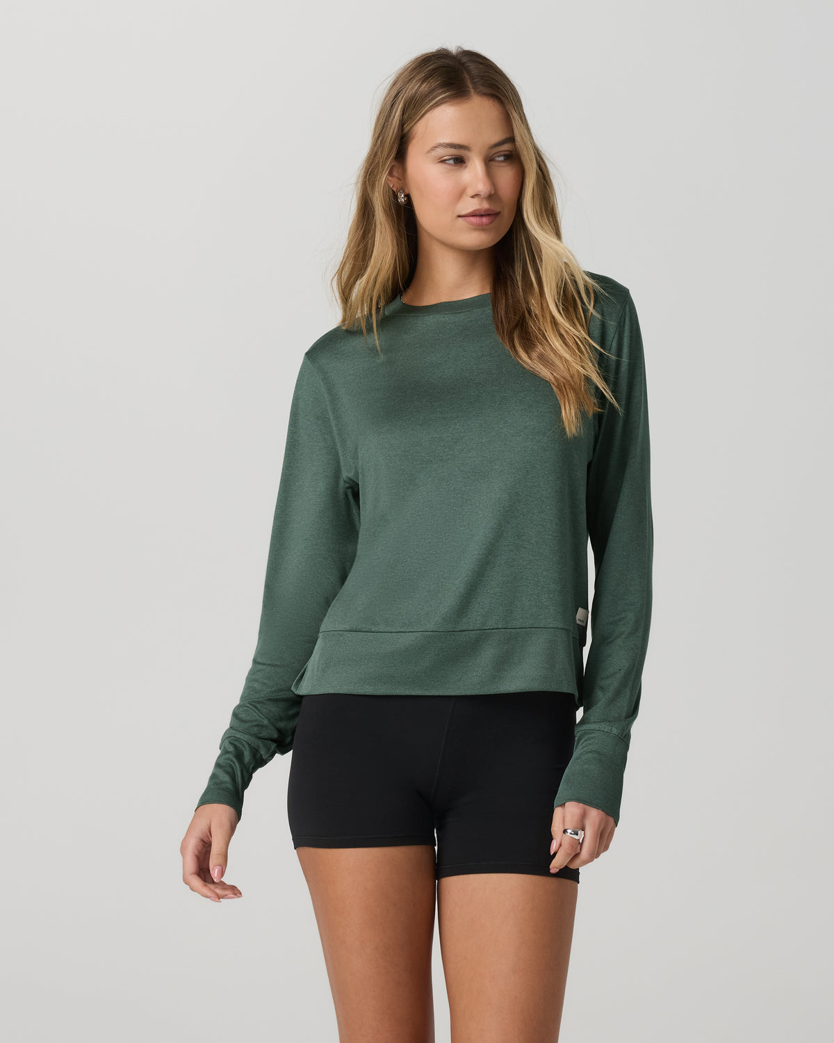 Daydream Crew Women's Agate Green Heather Long Sleeve | Vuori Clothing