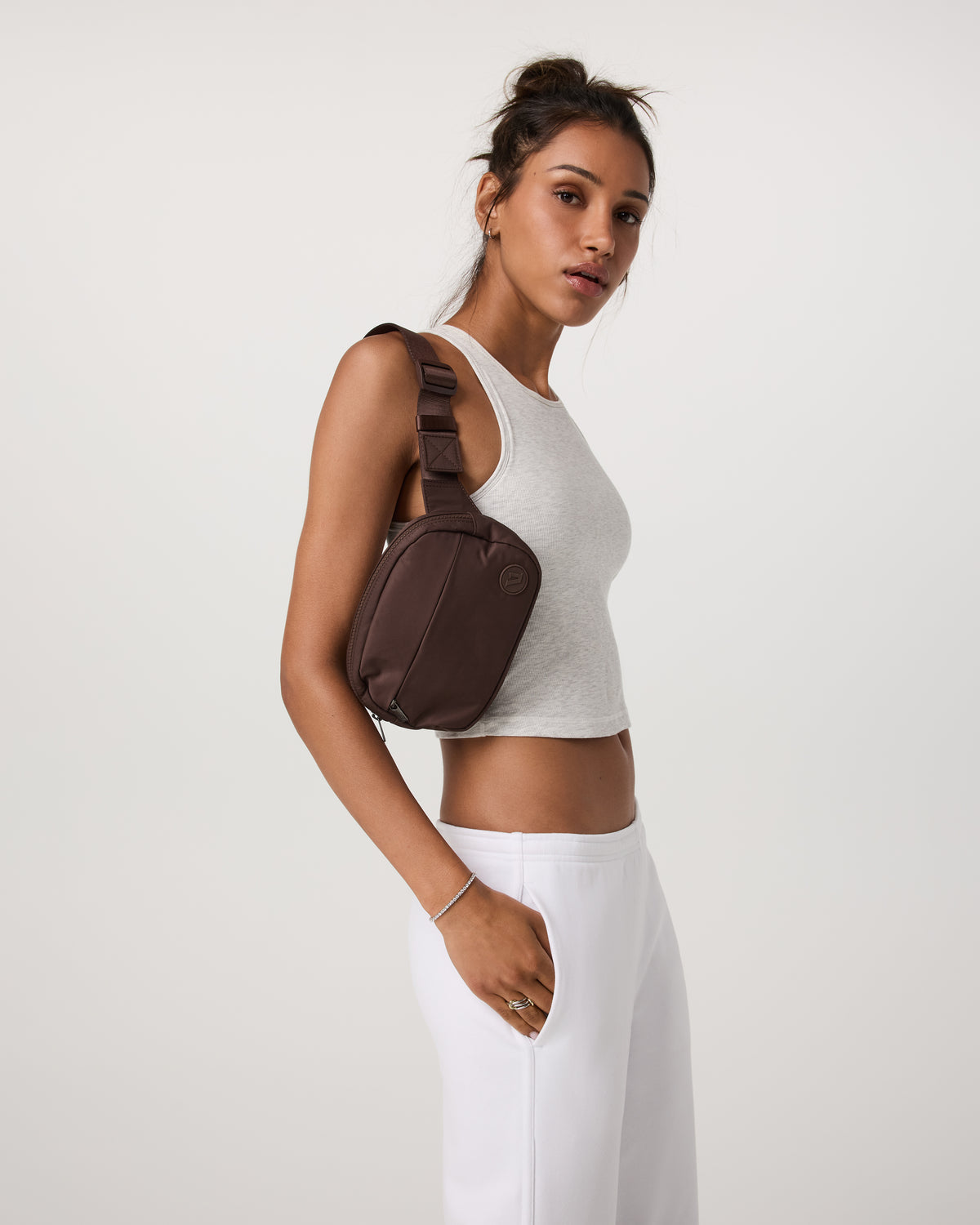 All Around Crossbody Java Crossbody Bag | Vuori Online