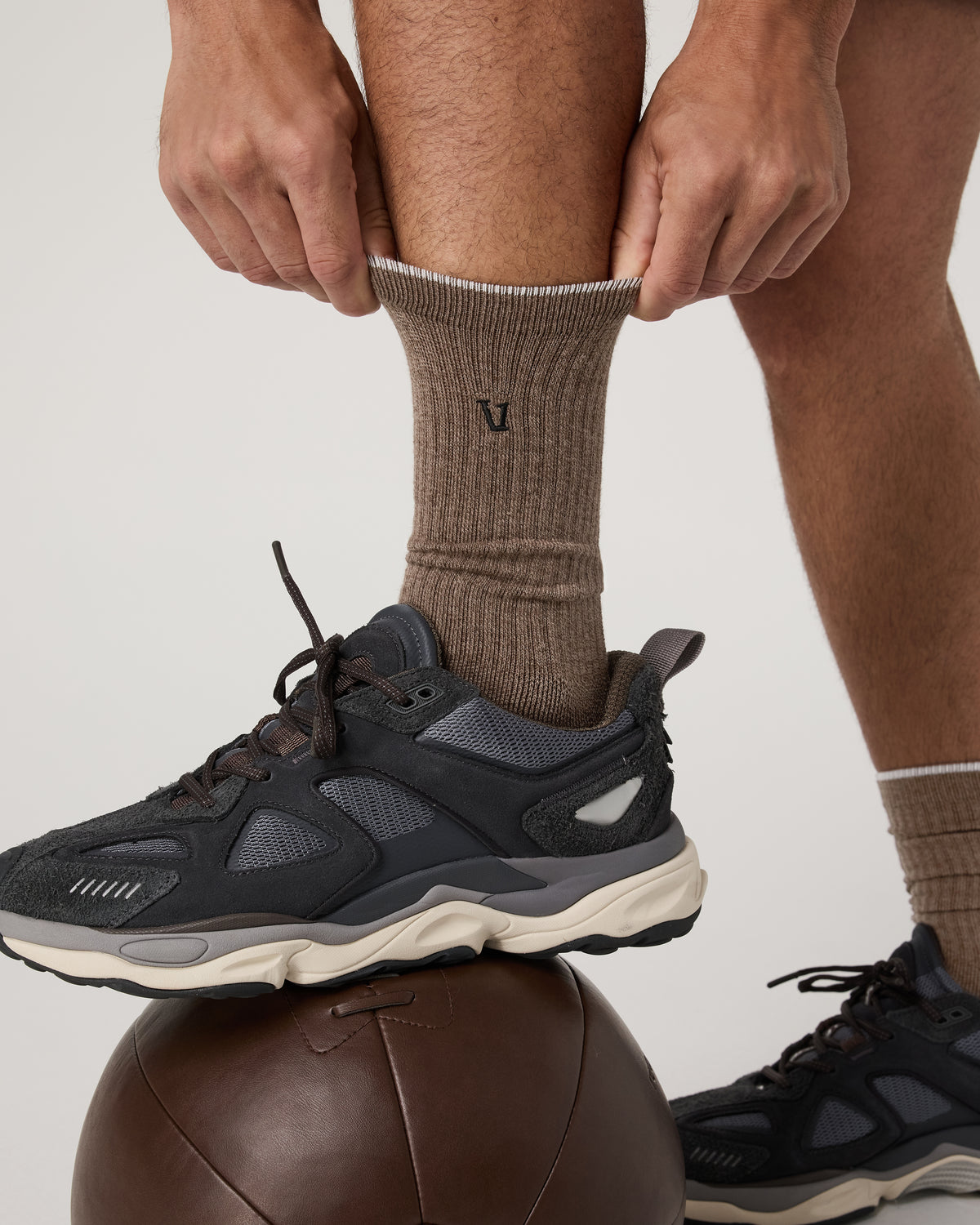 V1 Crew Sock Smokey Taupe Heather Performance Socks | Vuori Clothing