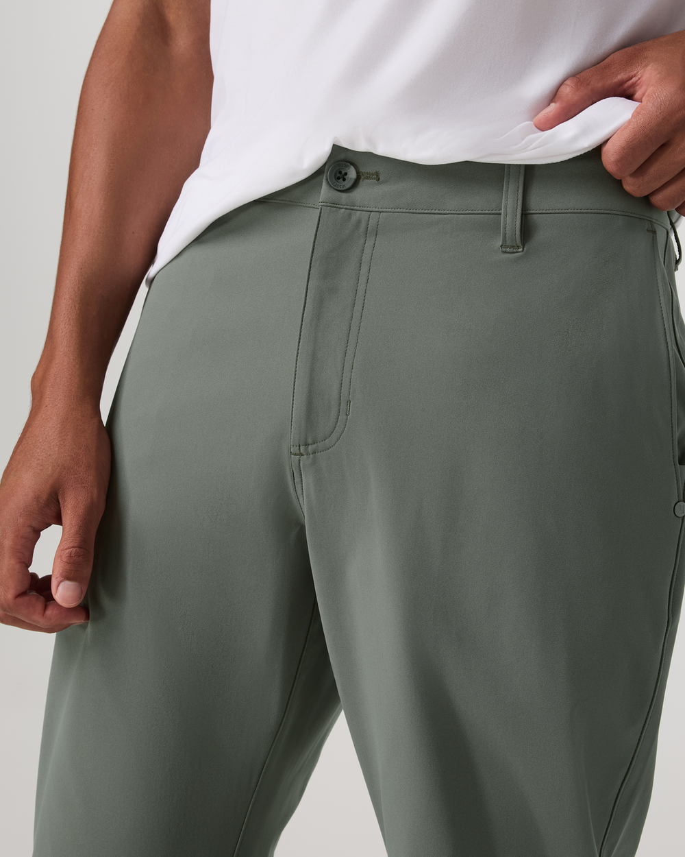 Meta Trouser Classic Fit 30" Men's Light Oregano Pants | Vuori Outlet