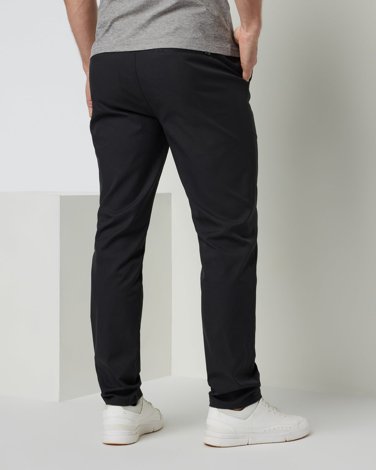 Cascade Tech Chino Pant Men's Black Chinos | Vuori Outlet