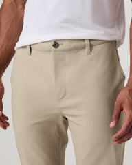 Men's Cascade Tech Chino Athletic Slim Fit 30" Trench | Vuori US