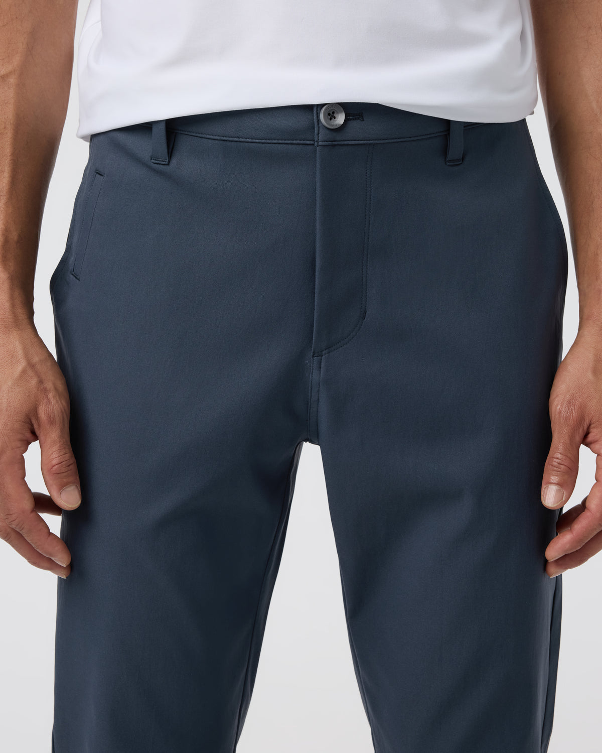 Cascade Tech Chino Pant Men's Ink Chinos | Vuori