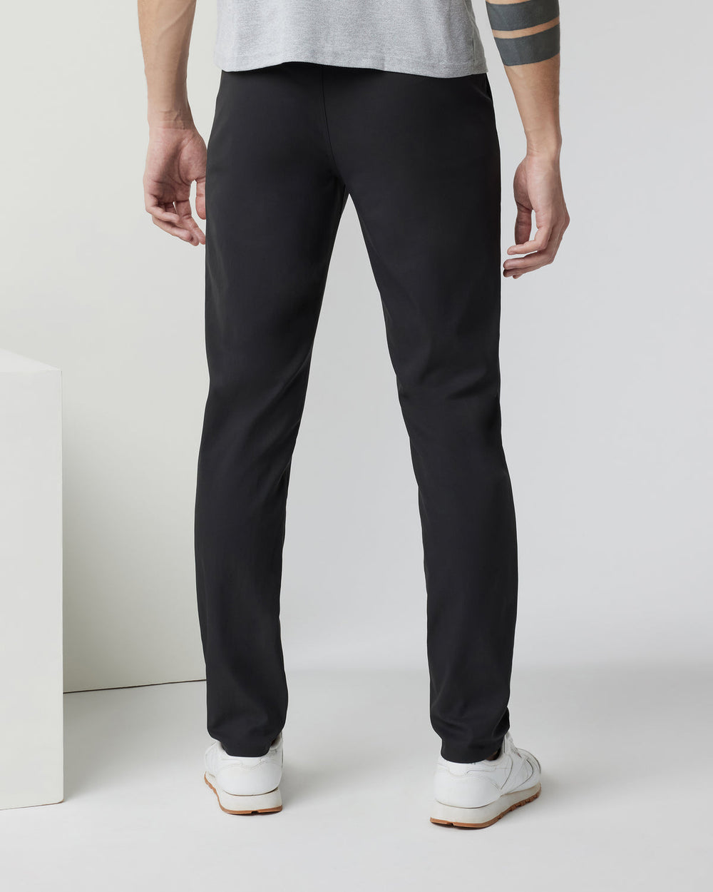 Cascade Tech Chino Pant 32" Men's Black Chinos | Vuori For sale