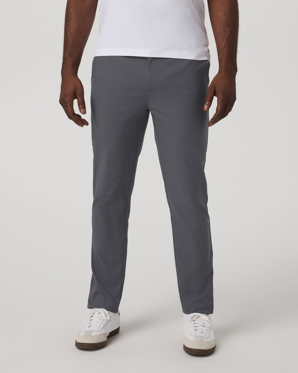 Cascade Tech Chino Pant 32" Men's Charcoal Chinos | Vuori