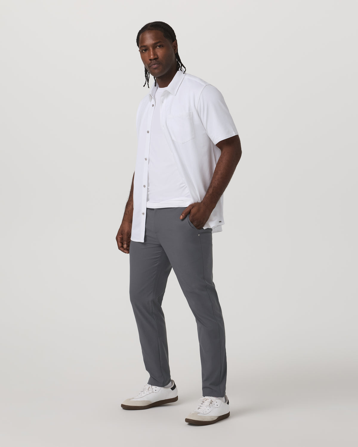 Cascade Tech Chino Pant 32" Men's Charcoal Chinos | Vuori