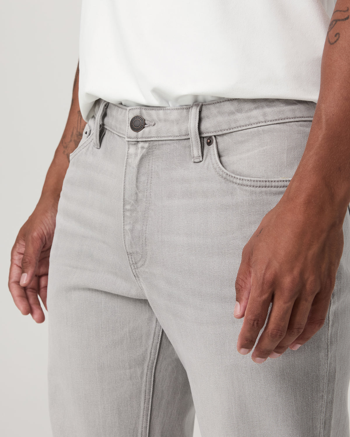 Vuori Vintage Jean Classic Fit 32" Men's MoonWash Denim | Vuori Outlet