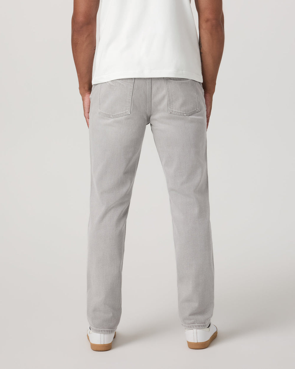 Vuori Vintage Jean Classic Fit 32" Men's MoonWash Denim | Vuori Outlet