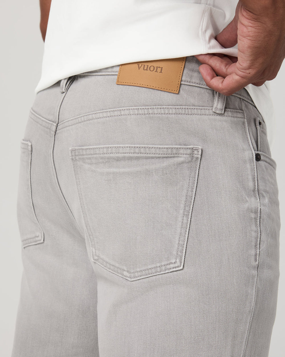 Vuori Vintage Jean Classic Fit 32" Men's MoonWash Denim | Vuori Outlet