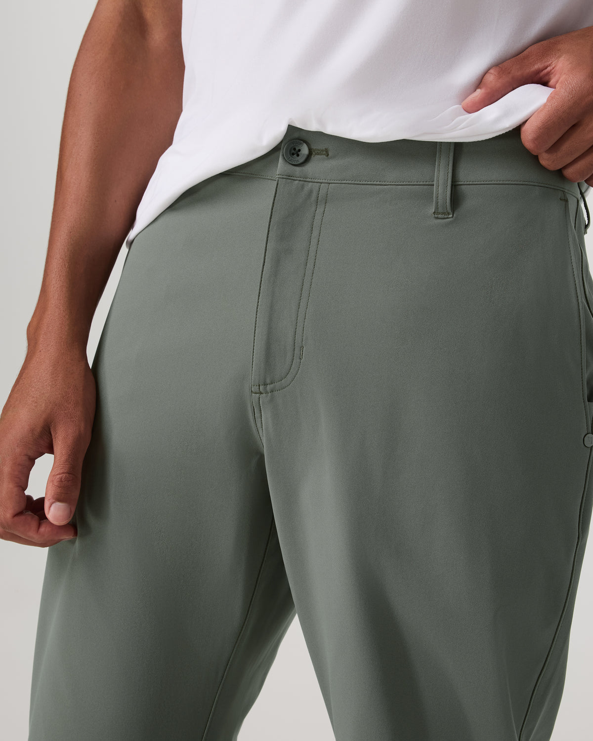 Meta Trouser Classic Fit 32" Men's Light Oregano Pants | Vuori Outlet