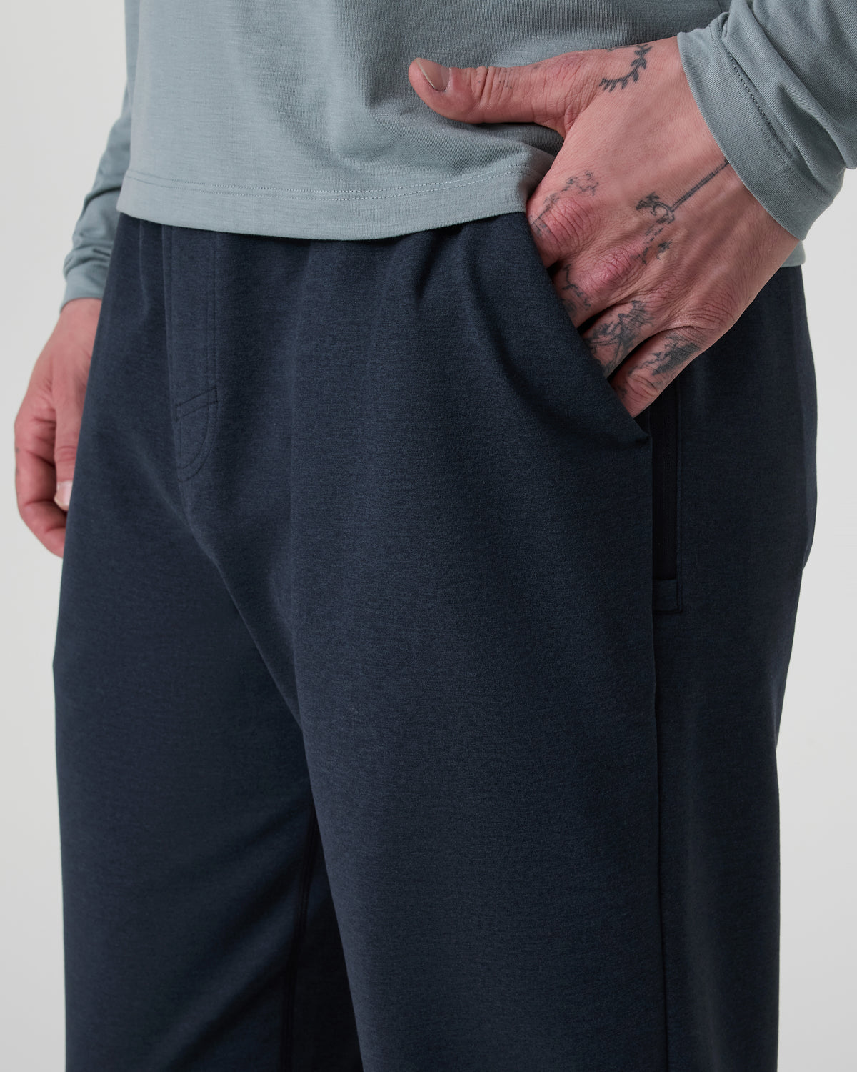 Coronado Performance Sweatpant Classic 28" Midnight Heather | Vuori US