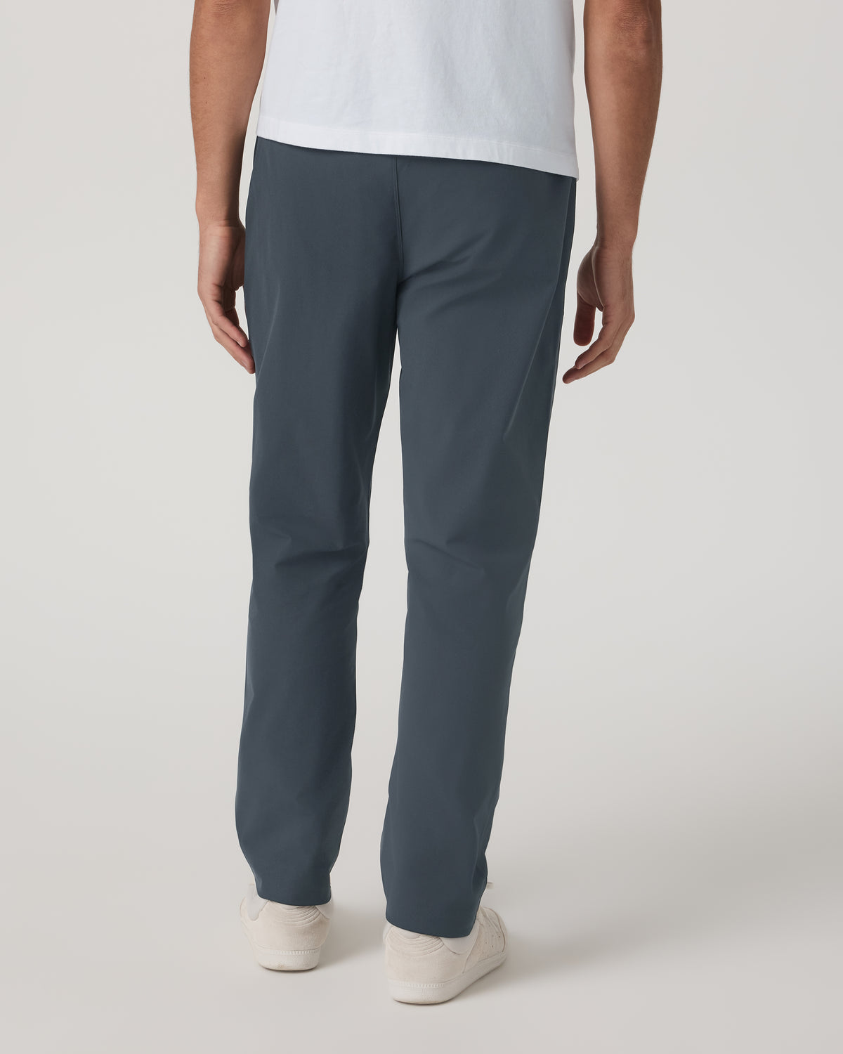 Meta Elastic Waist Pant Classic Fit Men's Charcoal Pants | Vuori Clothing