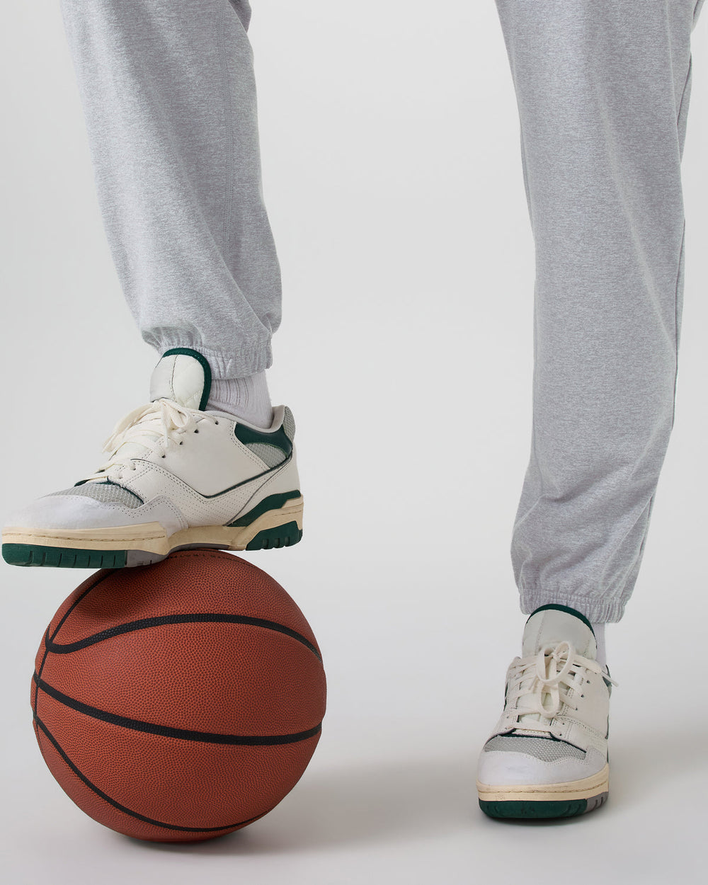 Coronado Performance Sweatpant Classic 28" Light Heather Grey | Vuori Online