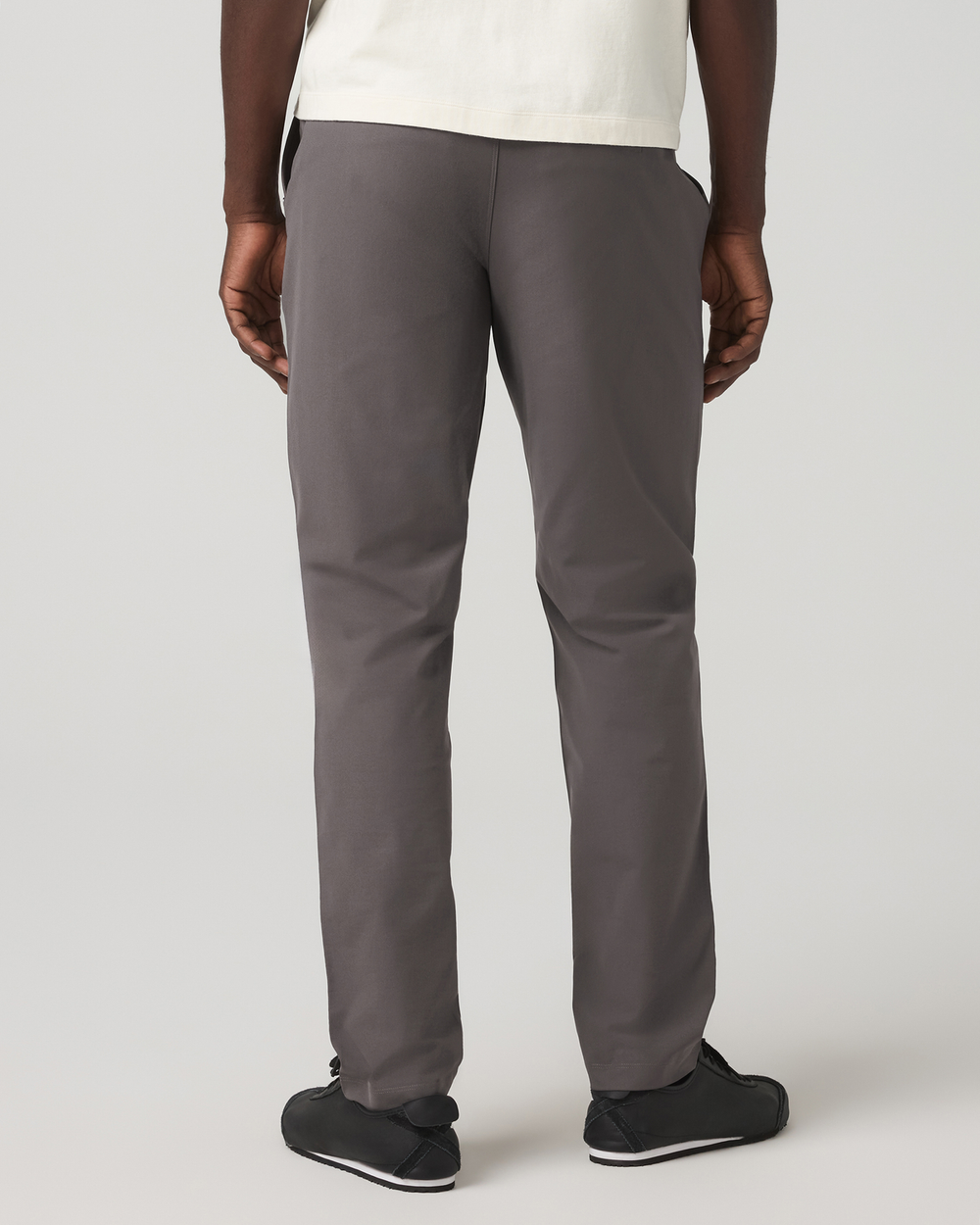 Men's Meta Elastic Waist Pant Classic Fit 32" Warm Grey | Vuori US