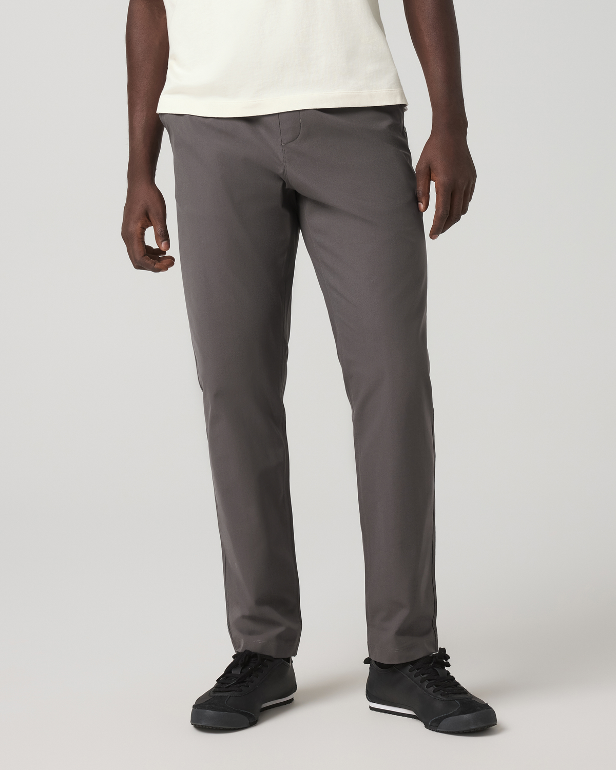 Men's Meta Elastic Waist Pant Classic Fit 32" Warm Grey | Vuori US