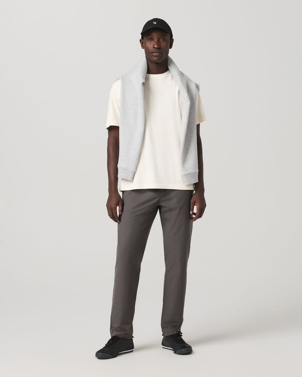 Men's Meta Elastic Waist Pant Classic Fit 32" Warm Grey | Vuori US