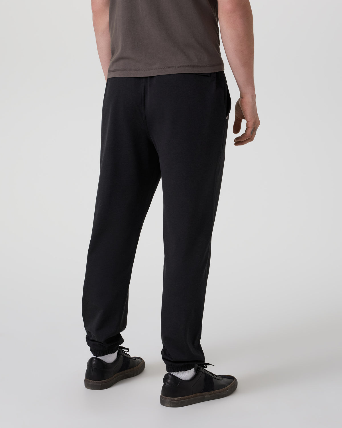 Coronado Performance Sweatpant Classic 30" Black Heather | Vuori