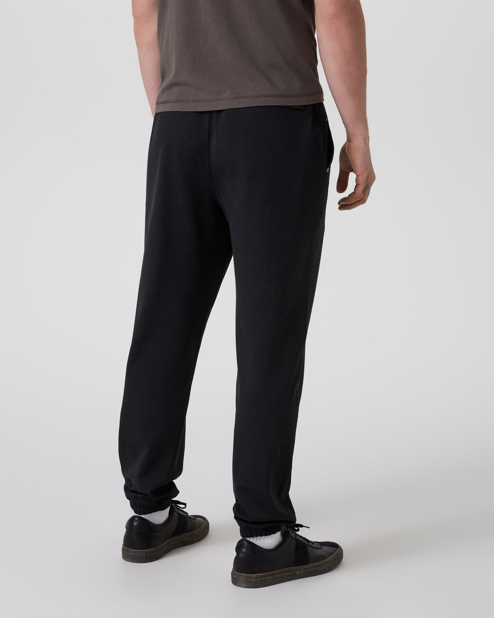 Coronado Performance Sweatpant Classic 30" Black Heather | Vuori