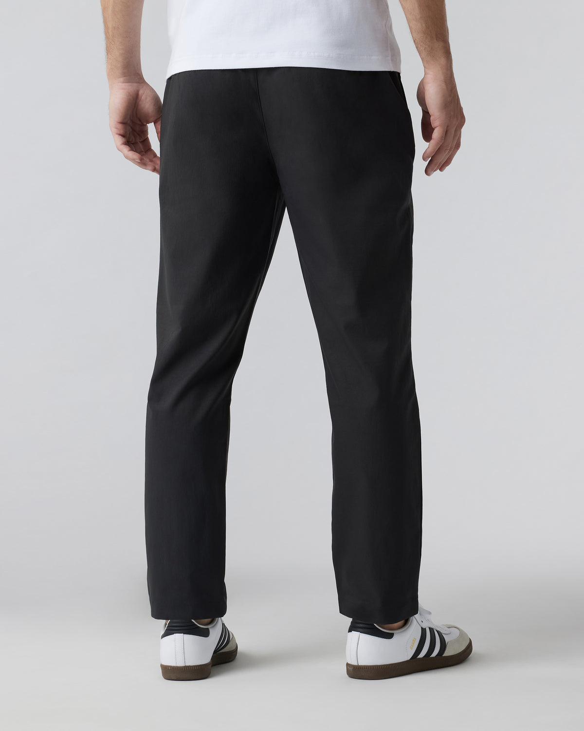 Cascade Crinkle Pant Relaxed 30" Black | Vuori For sale