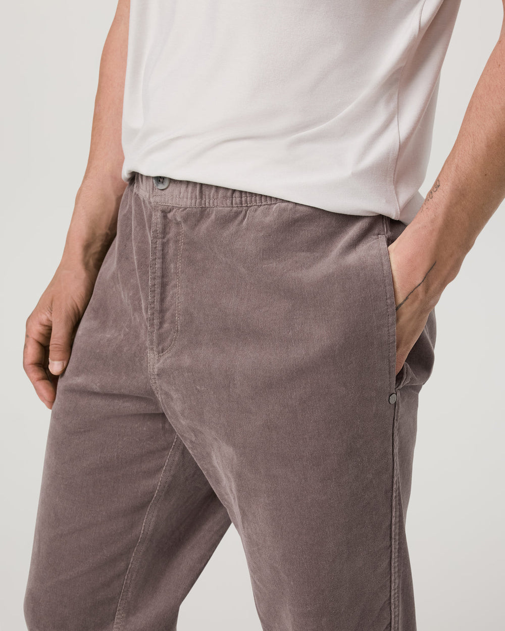 Men's Optimist Elastic Waist Pant Classic Fit Huckleberry | Vuori Outlet
