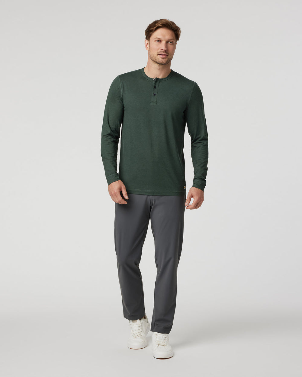 Fleet Chino Pant Athletic Slim 30" Charcoal | Vuori Clothing
