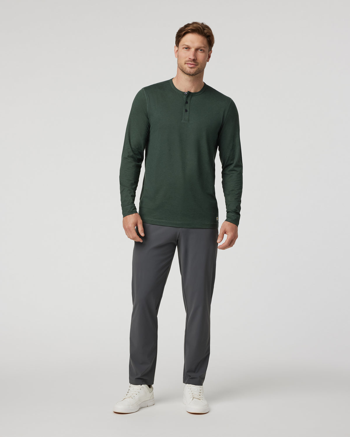 Fleet Chino Pant Athletic Slim 30" Charcoal | Vuori Clothing