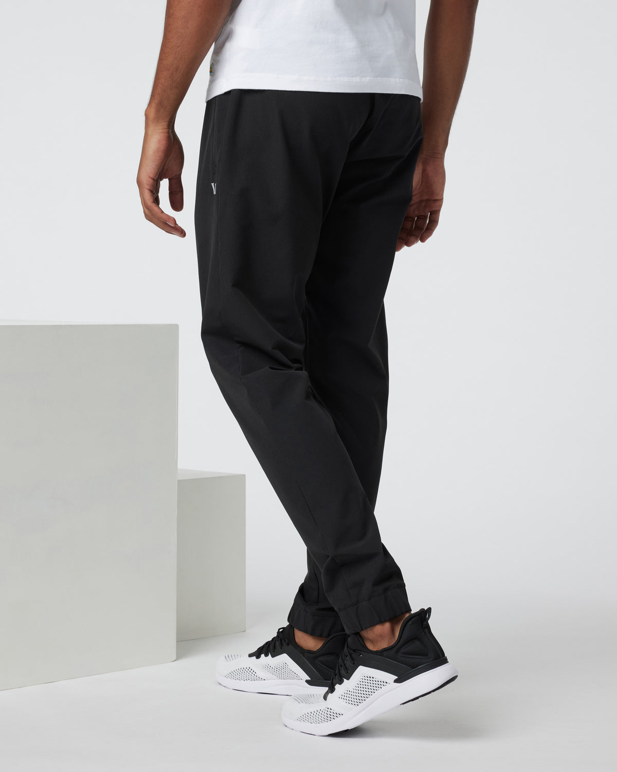 Transit Jogger Black Technical Jogger | Vuori Sale
