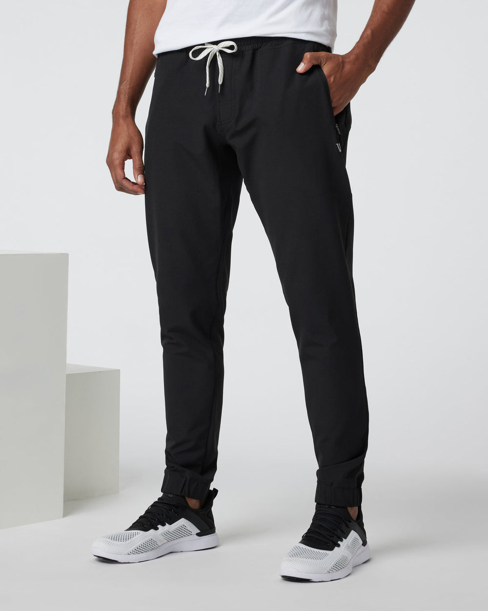 Transit Jogger Black Technical Jogger | Vuori Sale
