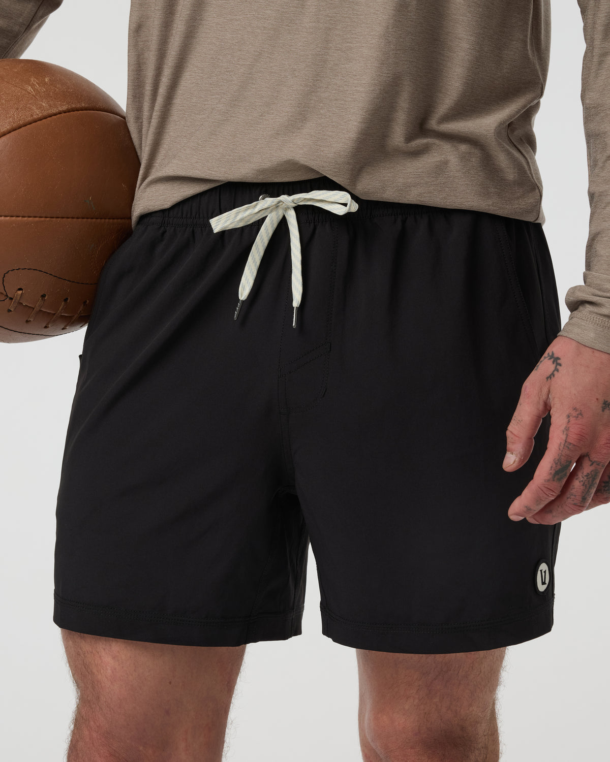 Kore Short Unlined Classic Fit 5" Black | Vuori