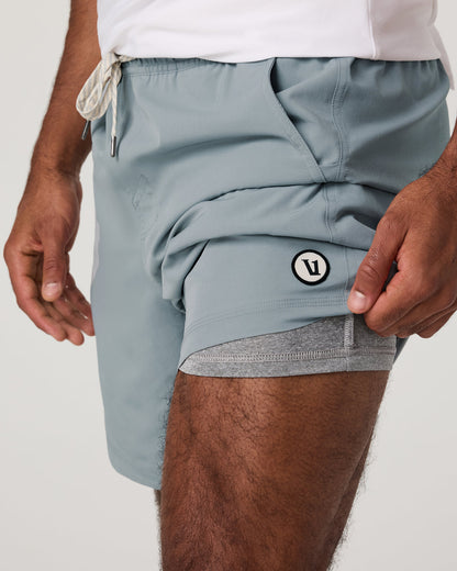 Kore Short Lined 7" Light Cloud | Vuori On sale