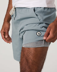 Kore Short Lined 7" Light Cloud | Vuori On sale