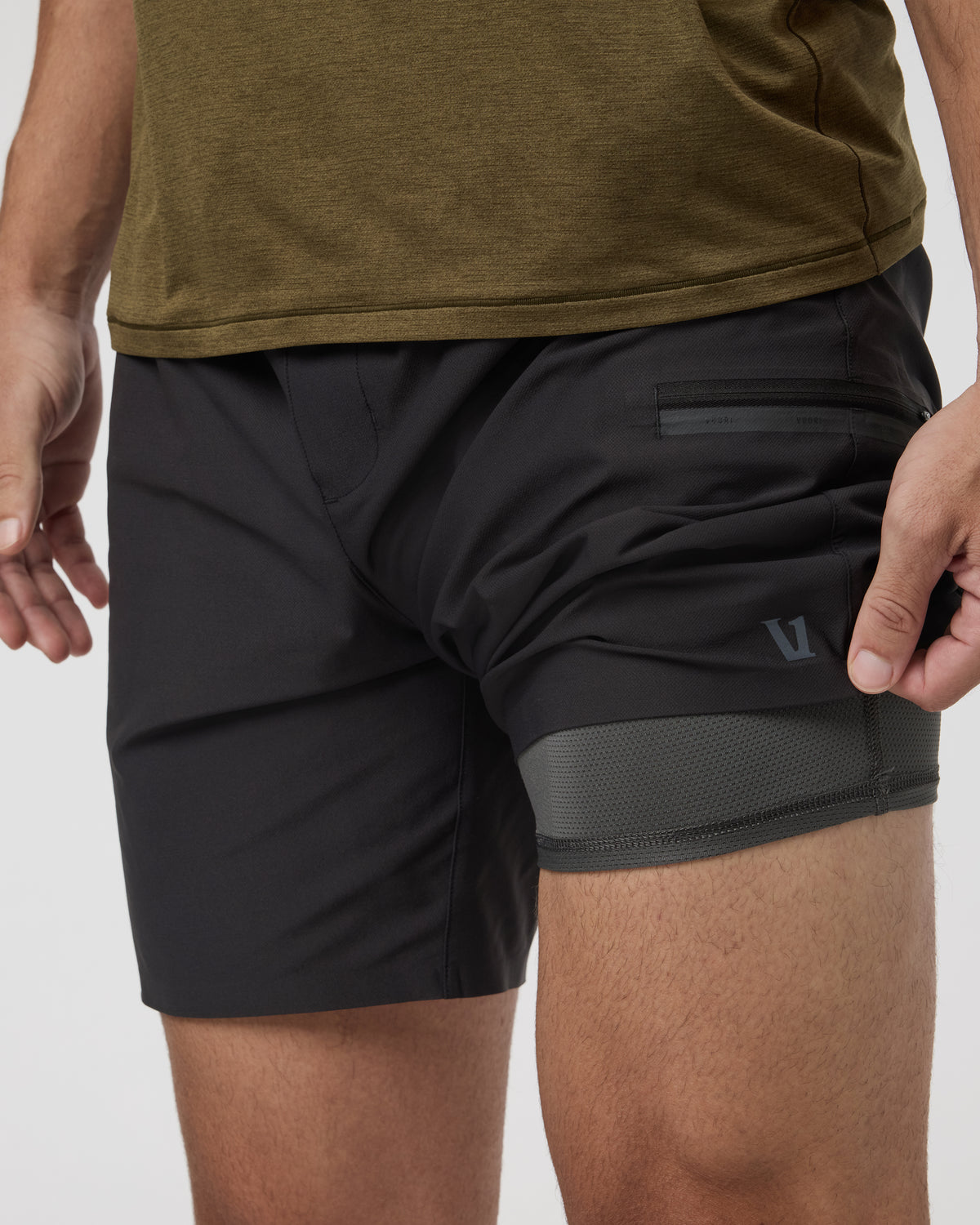 Grafton Short Lined Classic Fit 7" Black | Vuori For sale